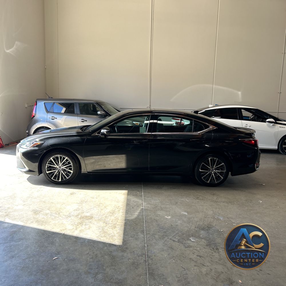 2025 Lexus ES 300h Base
