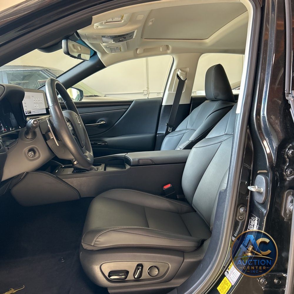 2025 Lexus ES 300h Base