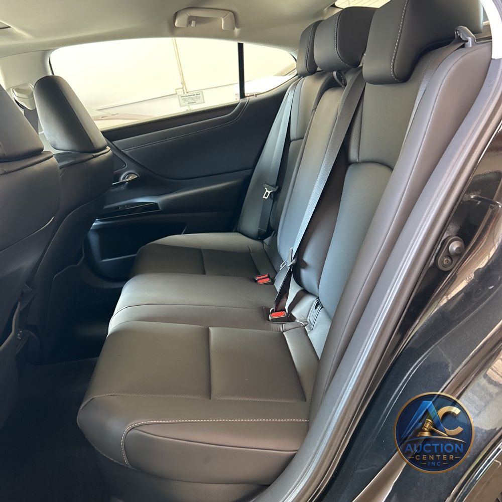 2025 Lexus ES 300h Base