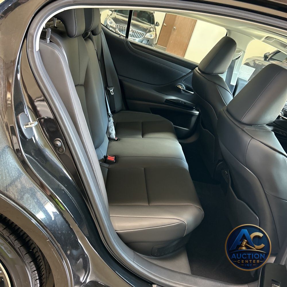 2025 Lexus ES 300h Base