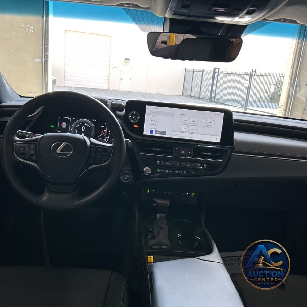 2025 Lexus ES 300h Base