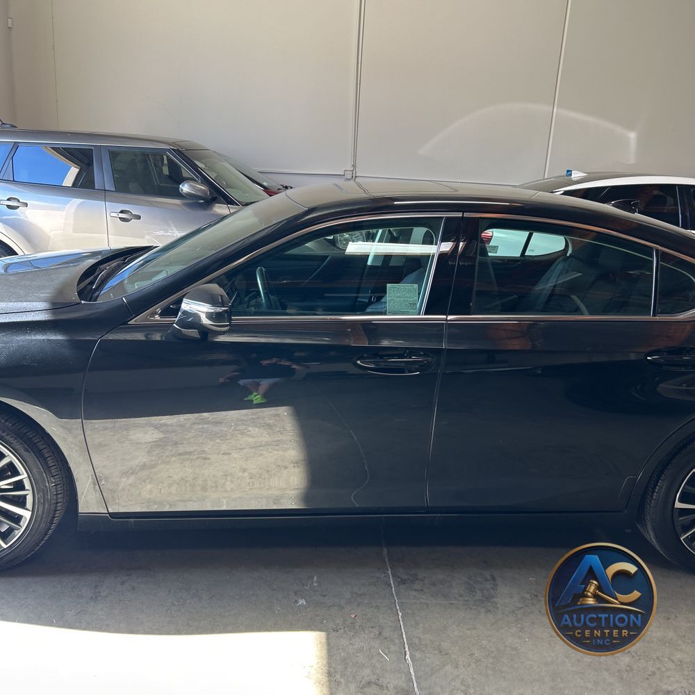 2025 Lexus ES 300h Base
