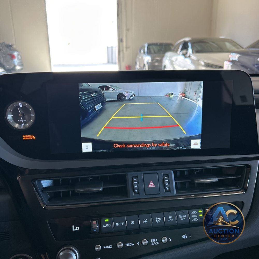 2025 Lexus ES 300h Base