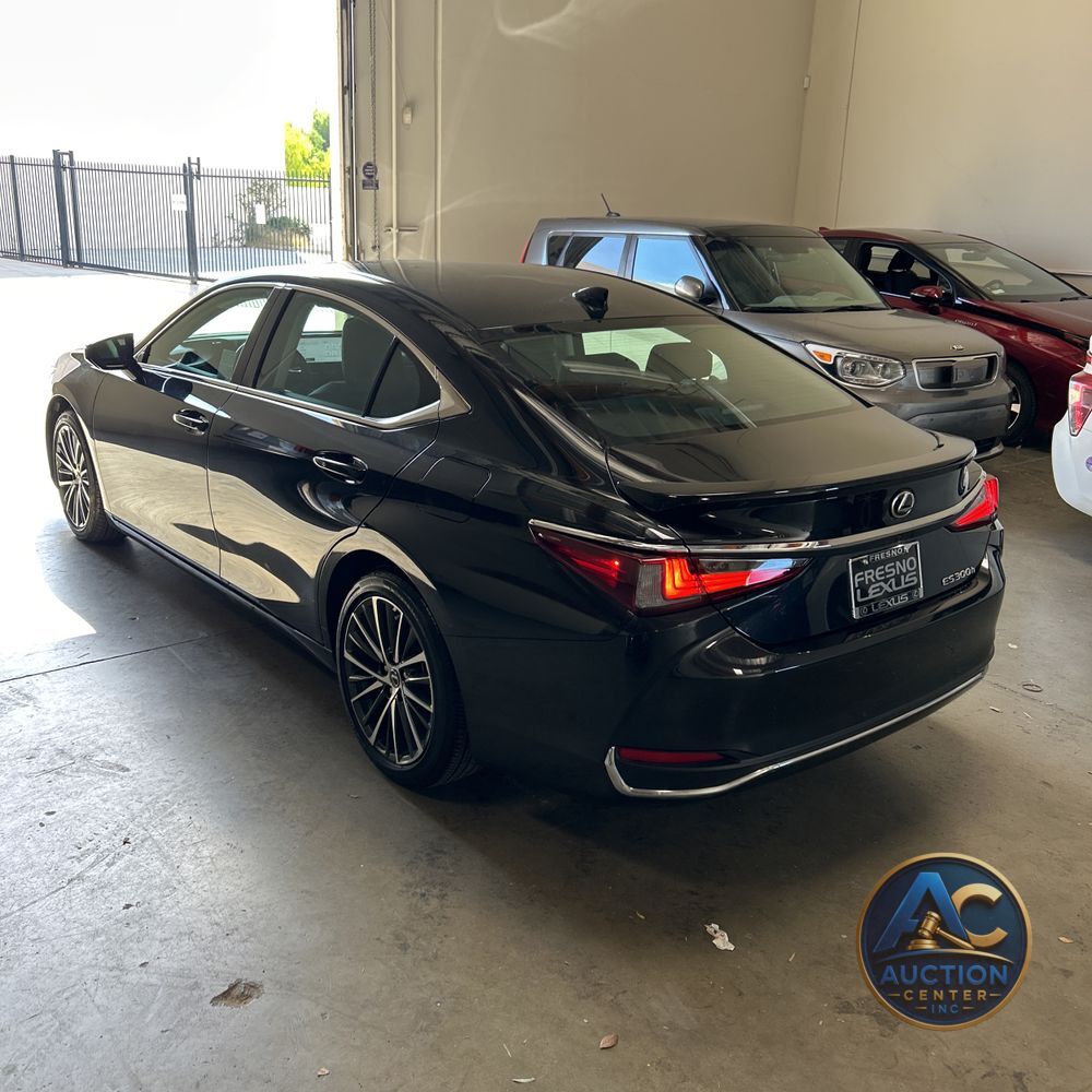 2025 Lexus ES 300h Base