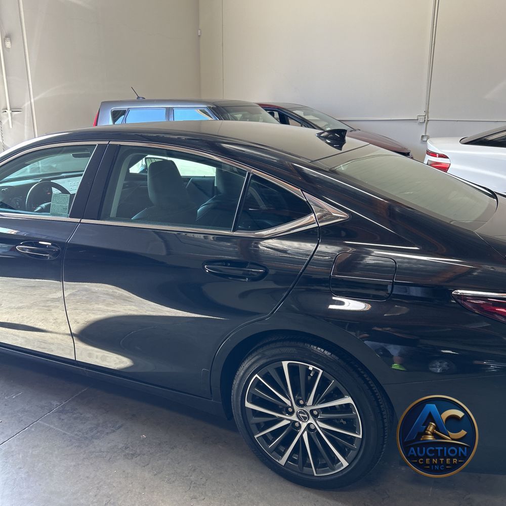 2025 Lexus ES 300h Base