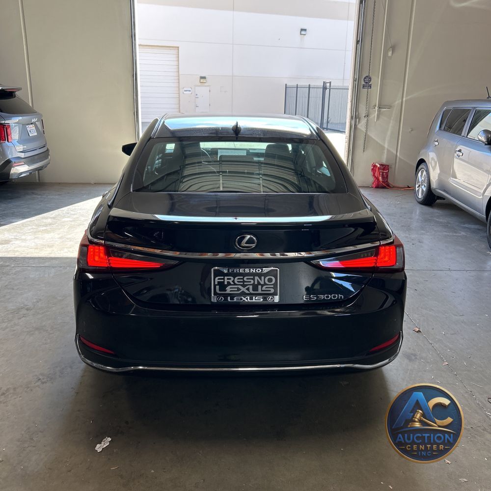 2025 Lexus ES 300h Base