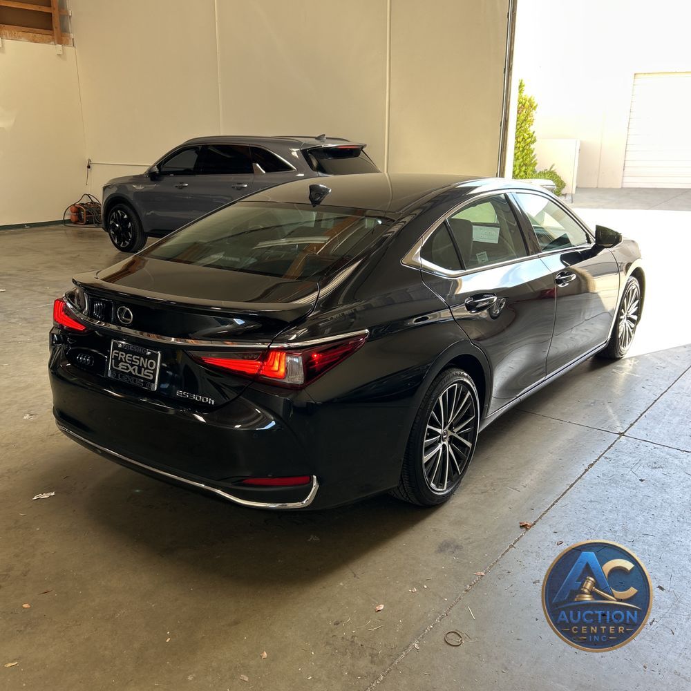 2025 Lexus ES 300h Base