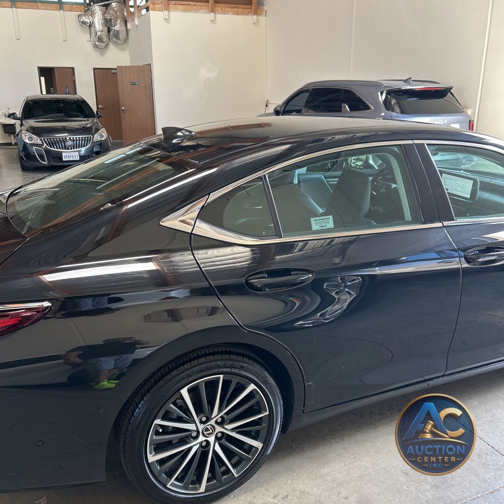 2025 Lexus ES 300h Base