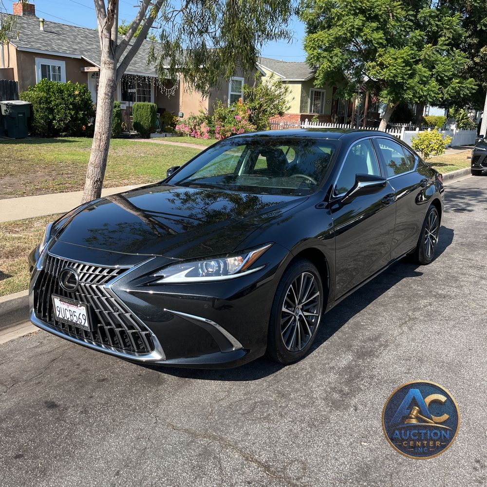 2025 Lexus ES 300h Base