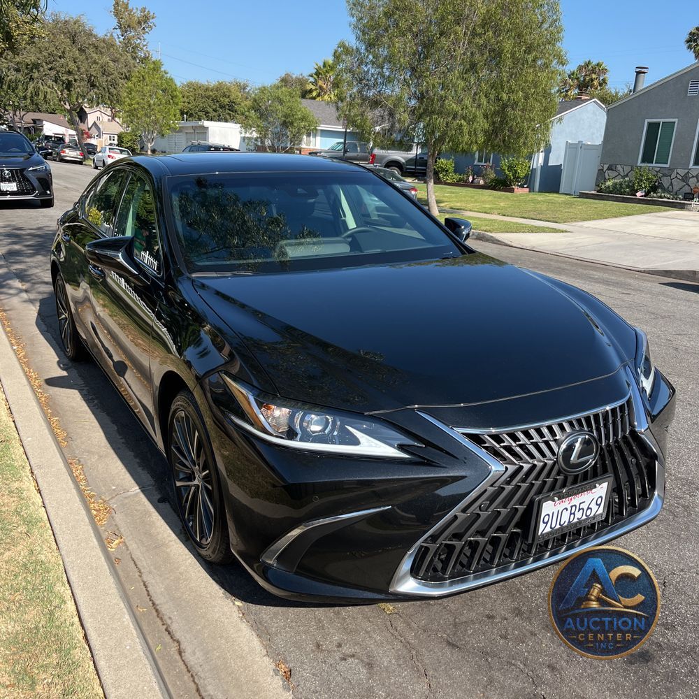 2025 Lexus ES 300h Base