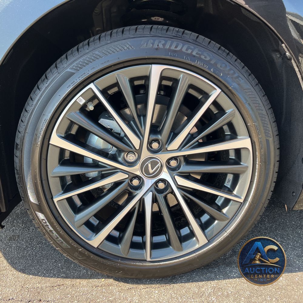2025 Lexus ES 300h Base
