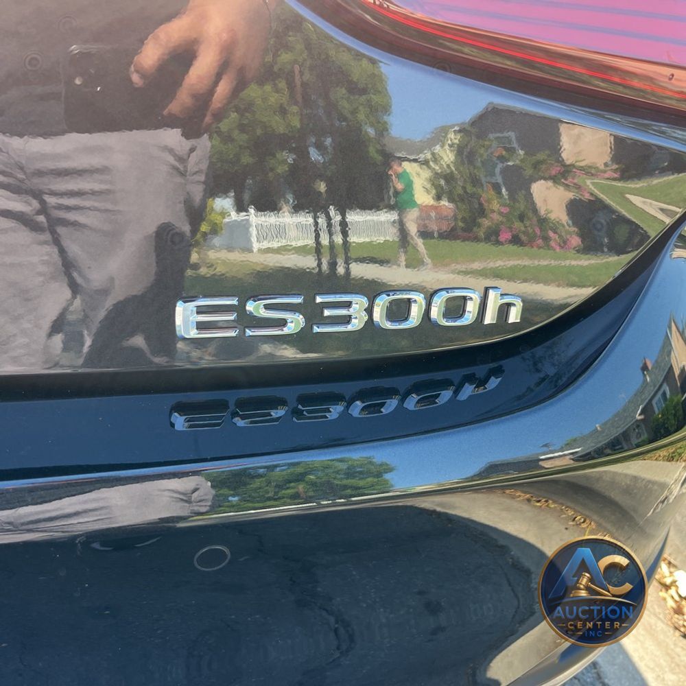 2025 Lexus ES 300h Base