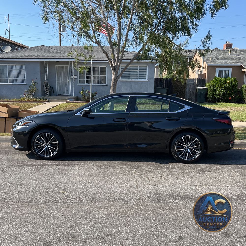 2025 Lexus ES 300h Base