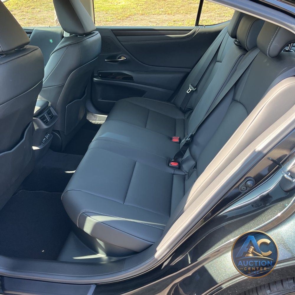 2025 Lexus ES 300h Base