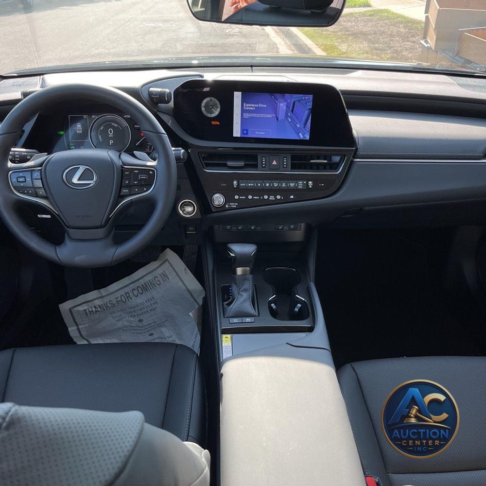 2025 Lexus ES 300h Base