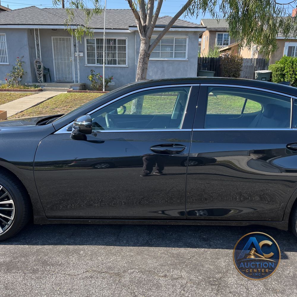 2025 Lexus ES 300h Base