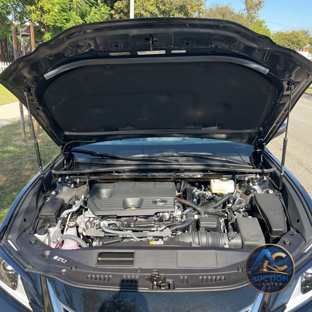2025 Lexus ES 300h Base