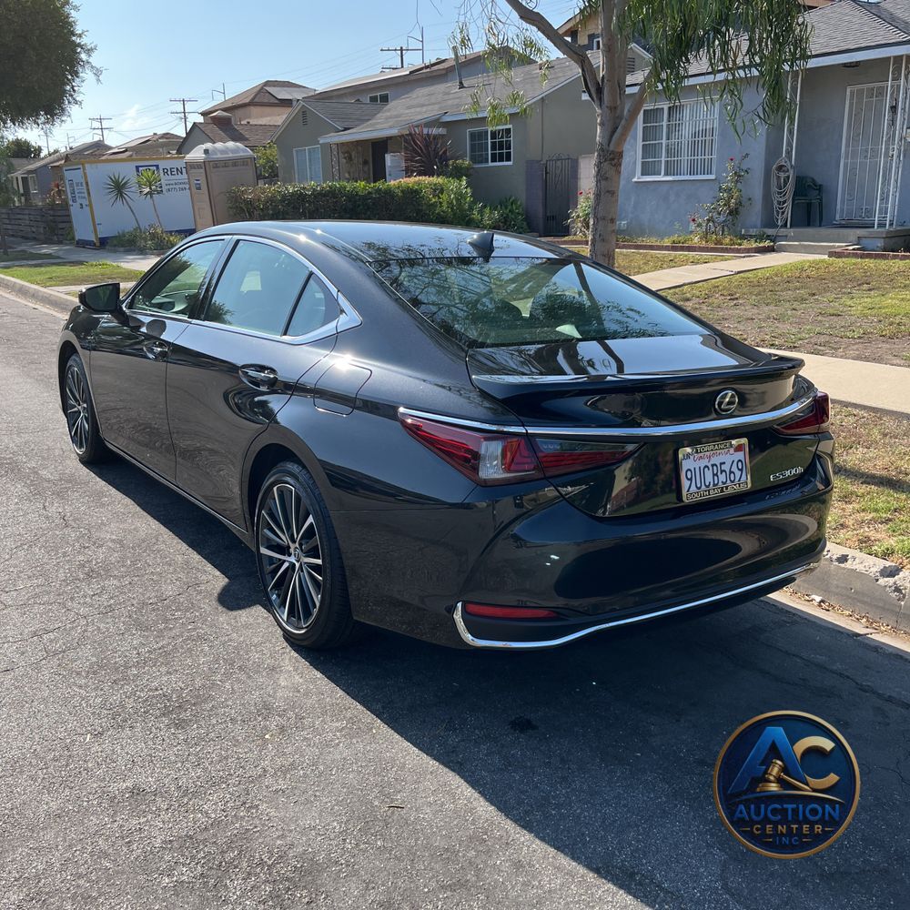 2025 Lexus ES 300h Base