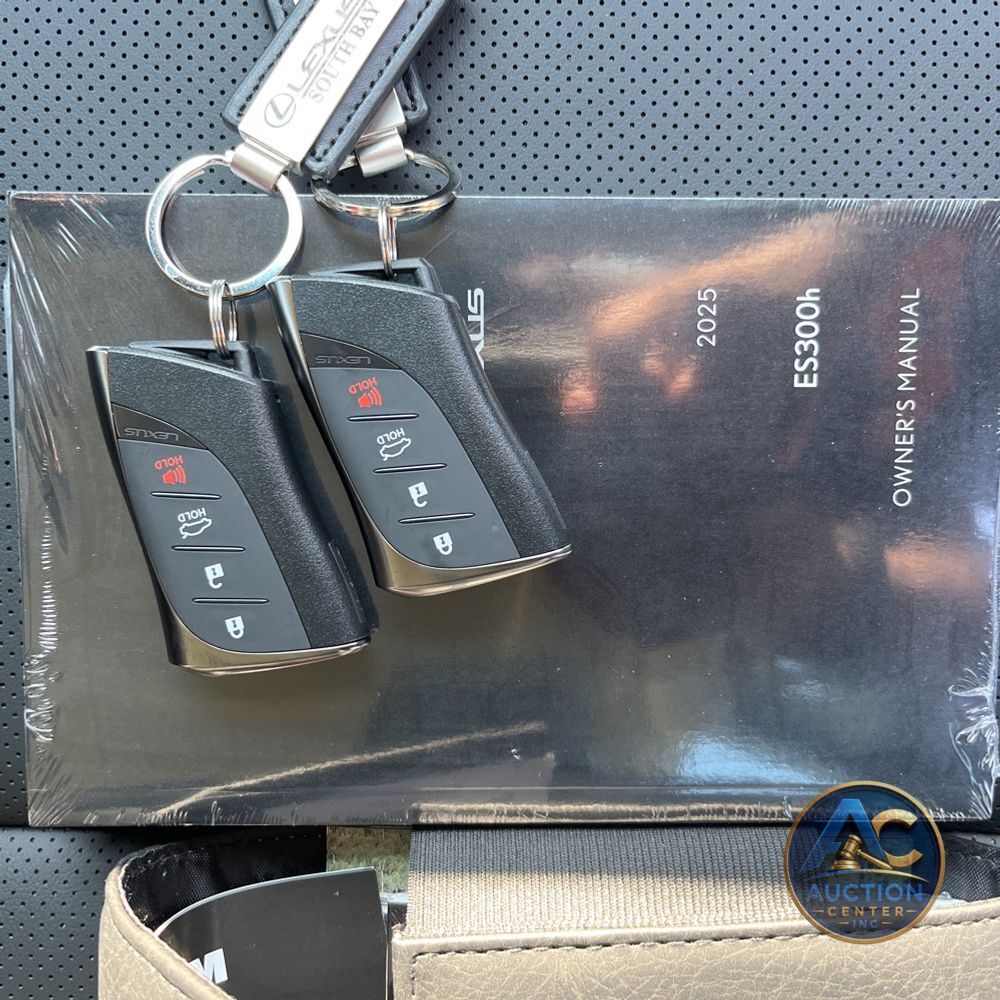 2025 Lexus ES 300h Base