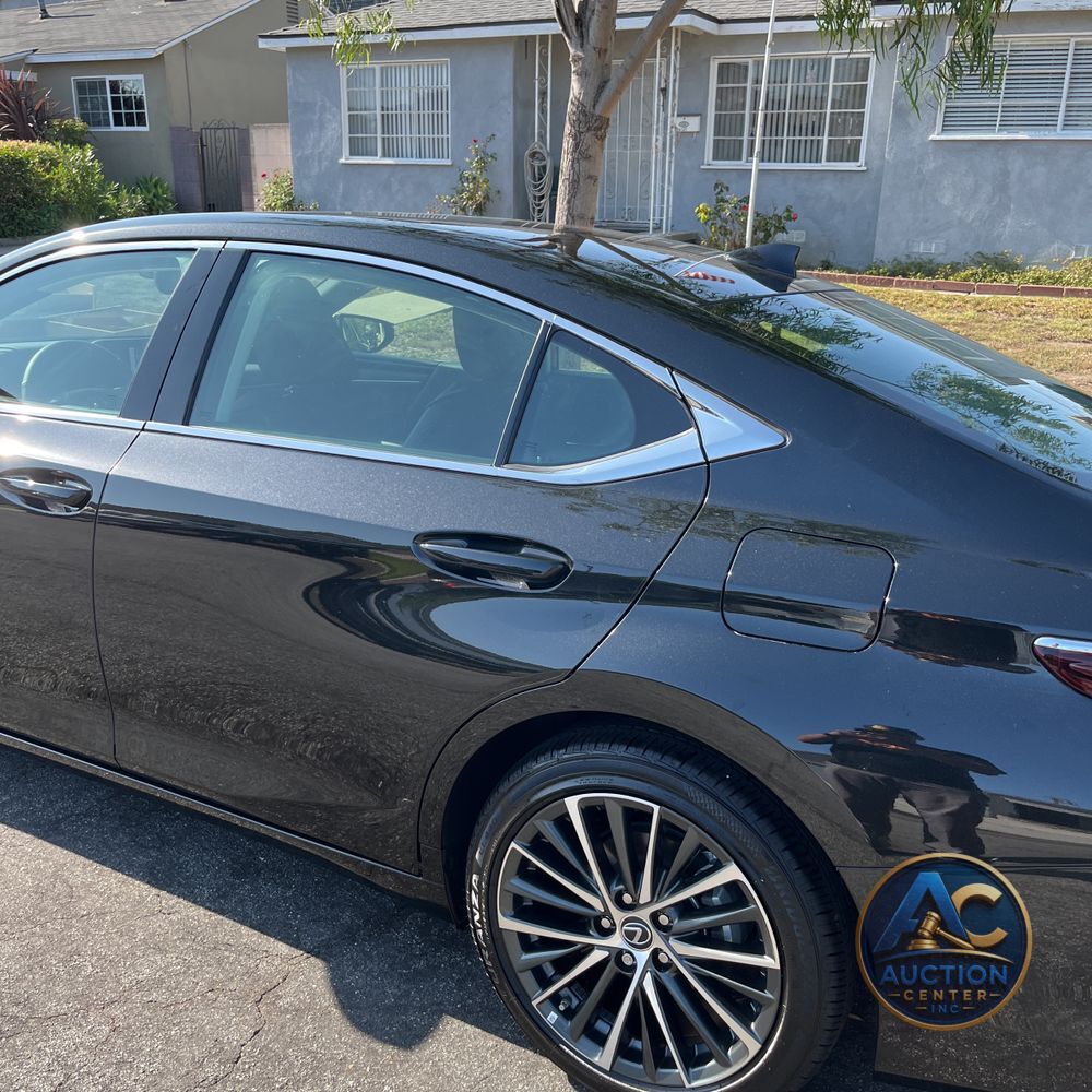 2025 Lexus ES 300h Base