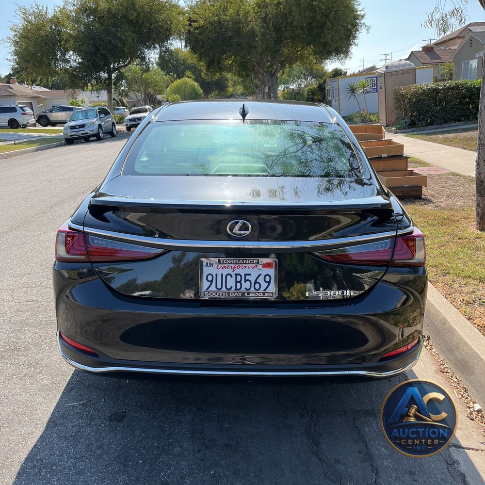 2025 Lexus ES 300h Base
