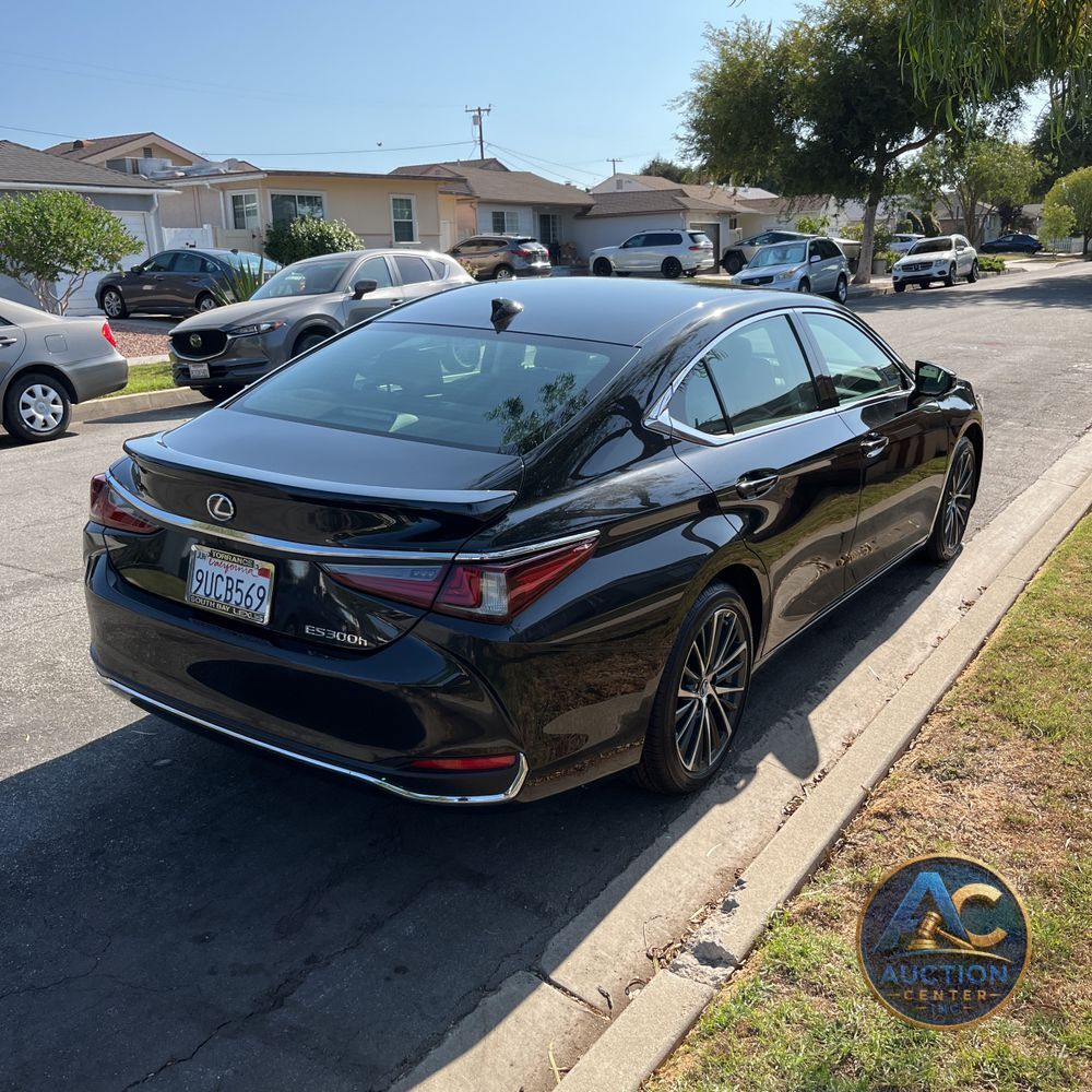 2025 Lexus ES 300h Base