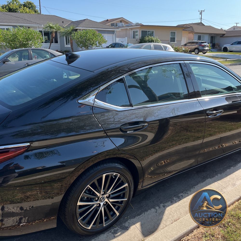 2025 Lexus ES 300h Base