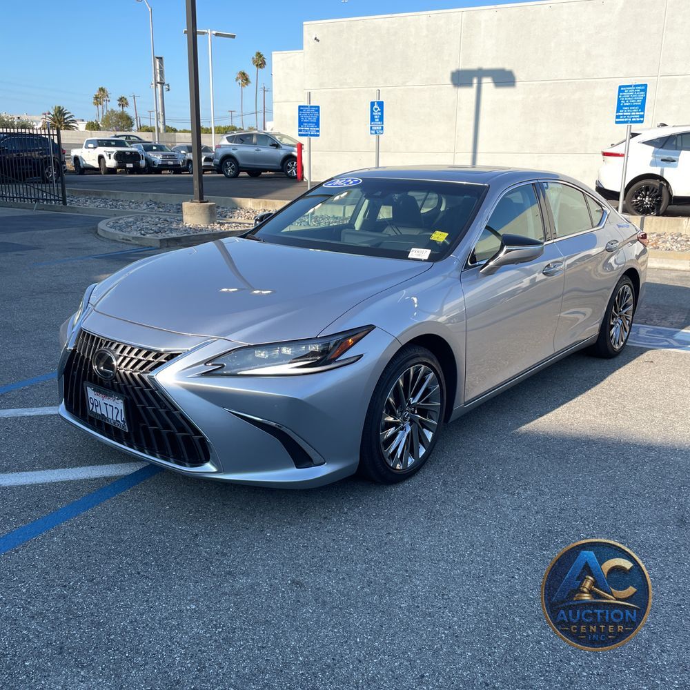 2025 Lexus ES 300h Luxury