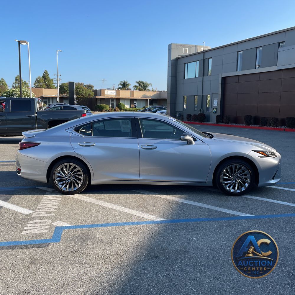 2025 Lexus ES 300h Luxury