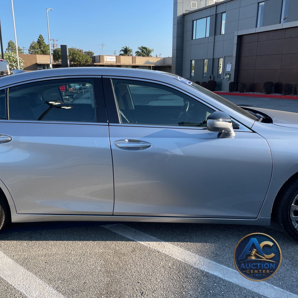 2025 Lexus ES 300h Luxury