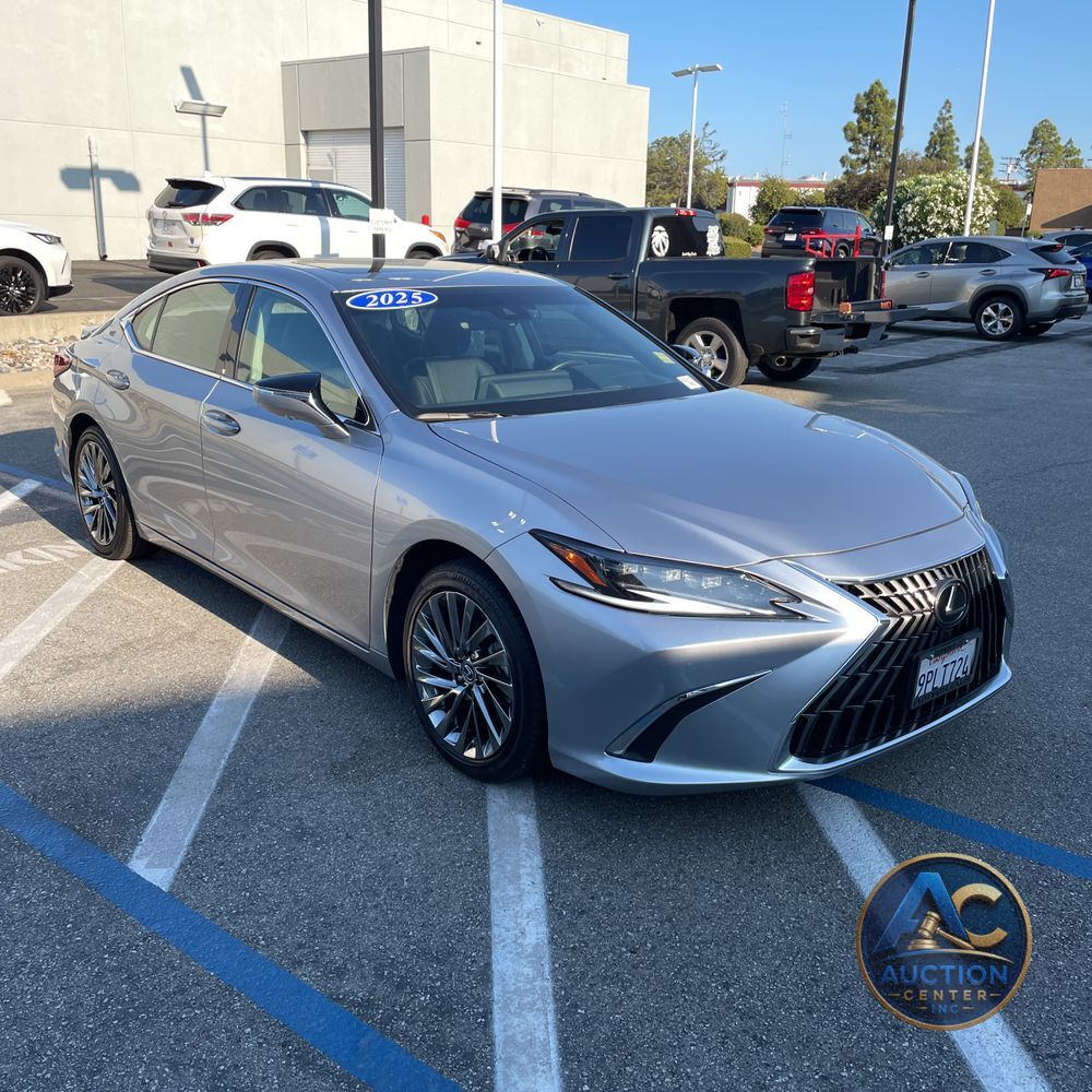 2025 Lexus ES 300h Luxury