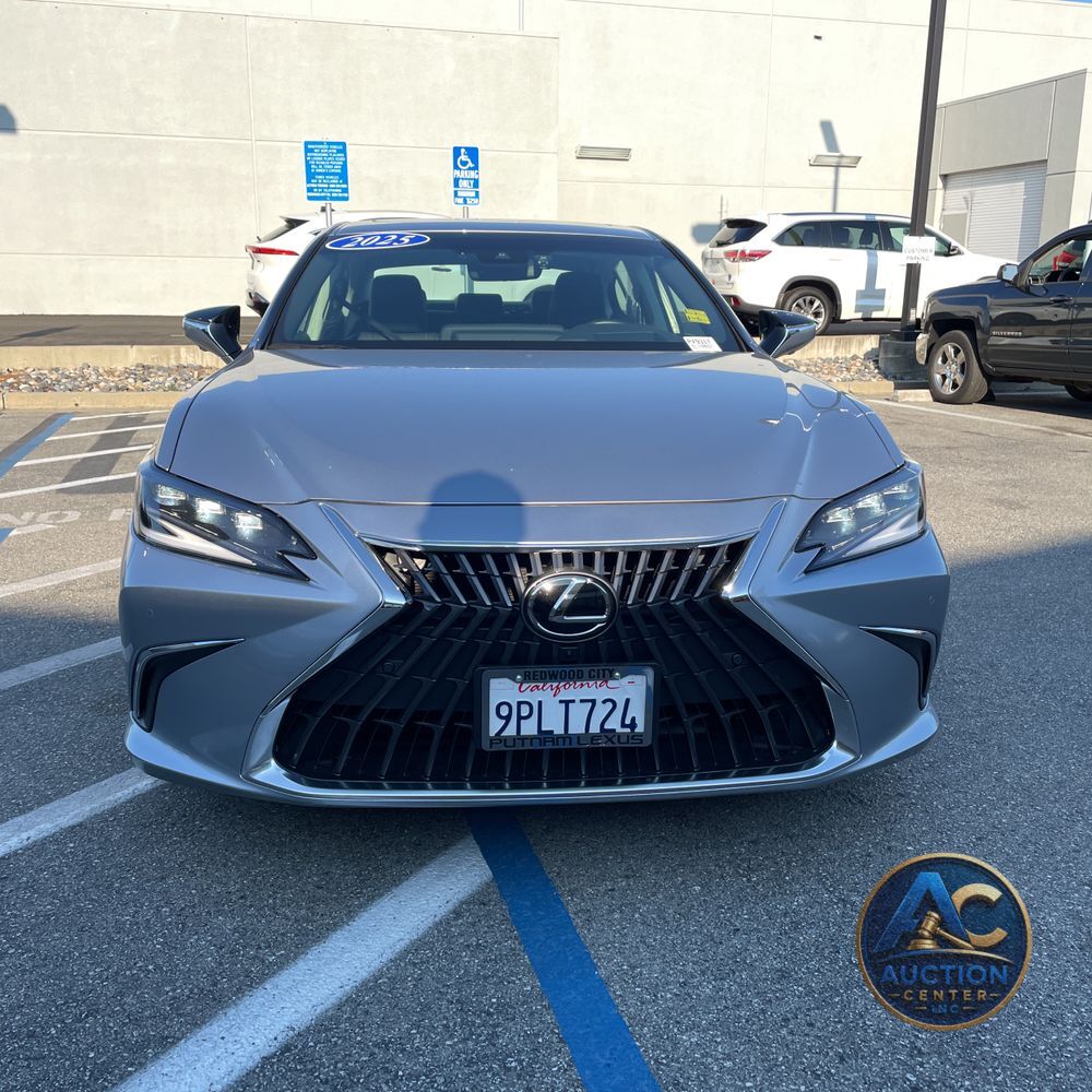 2025 Lexus ES 300h Luxury