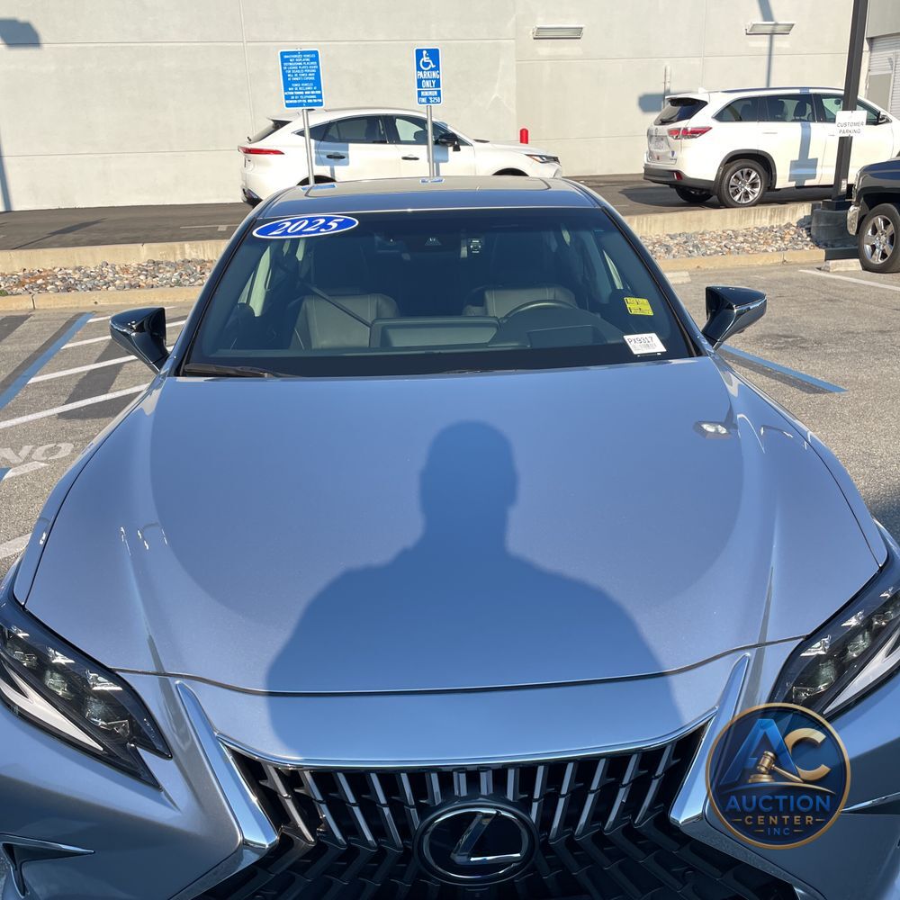 2025 Lexus ES 300h Luxury