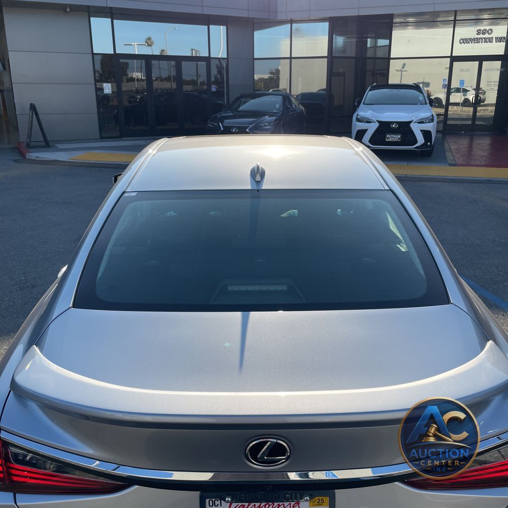 2025 Lexus ES 300h Luxury
