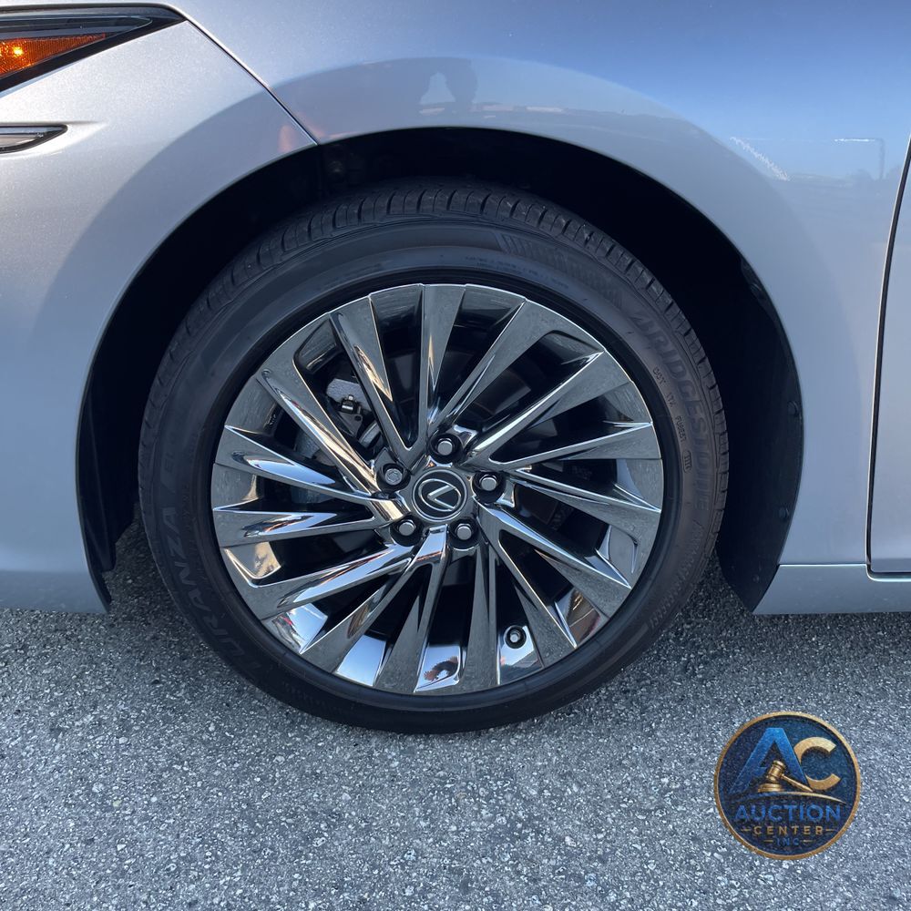 2025 Lexus ES 300h Luxury