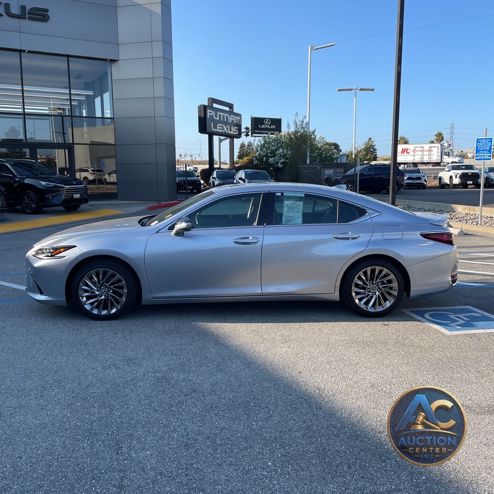 2025 Lexus ES 300h Luxury