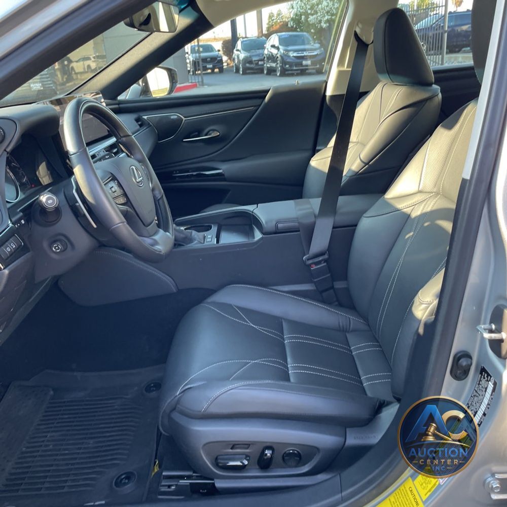 2025 Lexus ES 300h Luxury