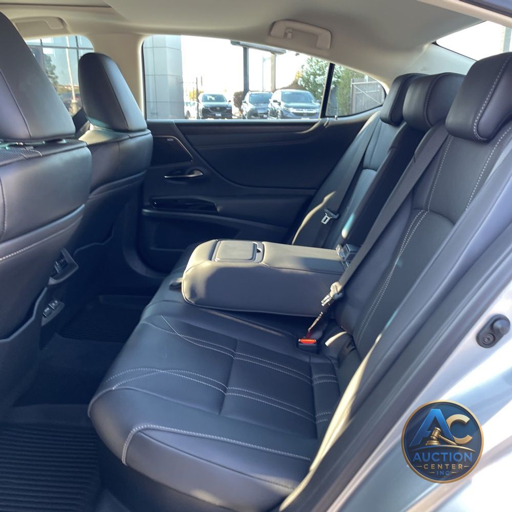 2025 Lexus ES 300h Luxury