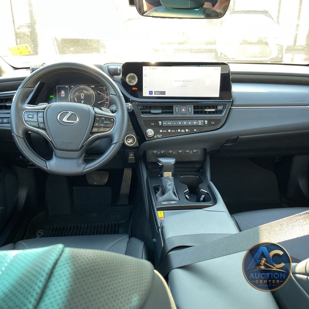 2025 Lexus ES 300h Luxury