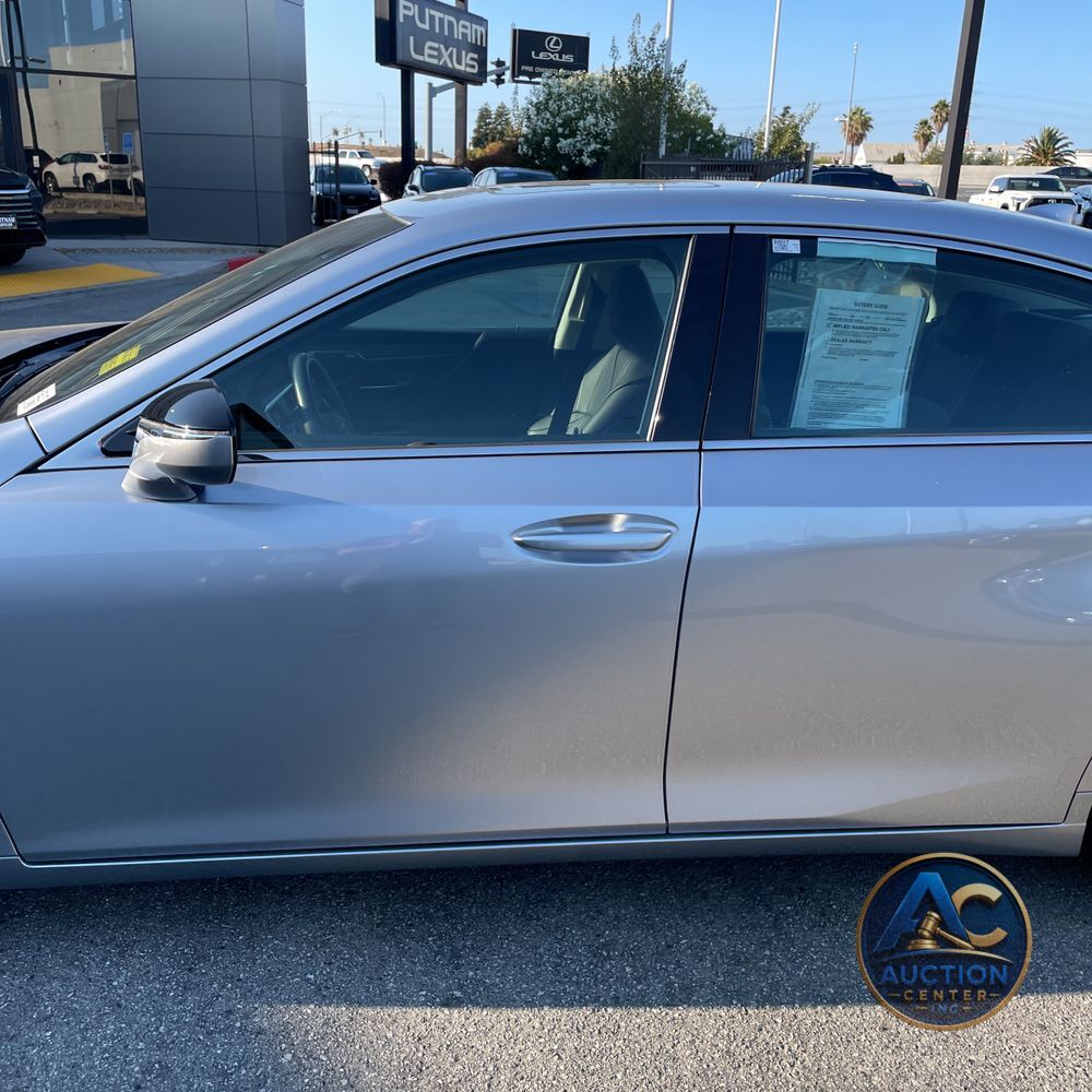 2025 Lexus ES 300h Luxury
