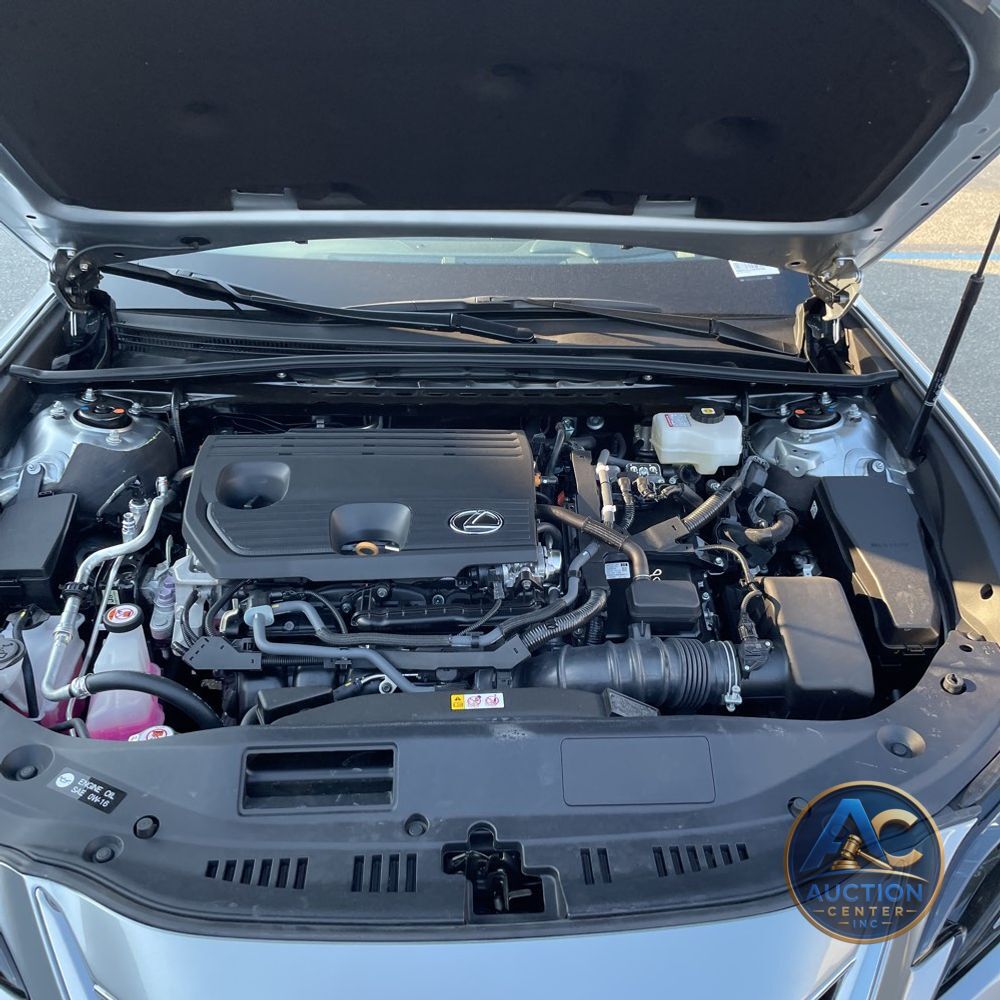 2025 Lexus ES 300h Luxury