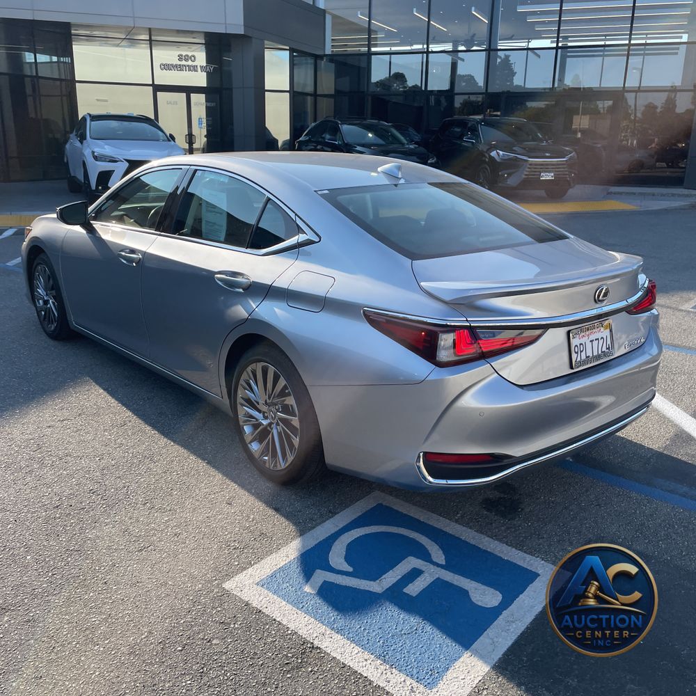 2025 Lexus ES 300h Luxury