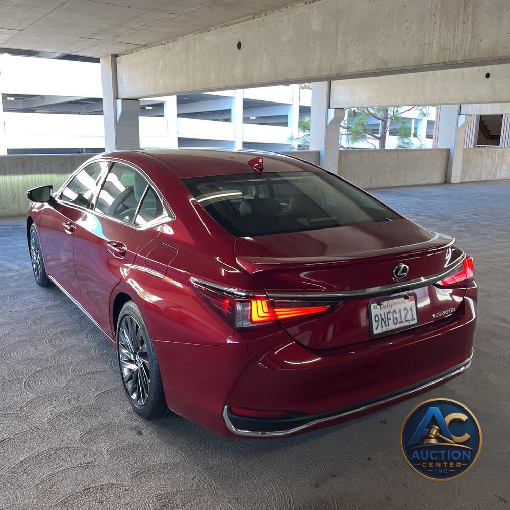 2024 Lexus ES 300h Luxury