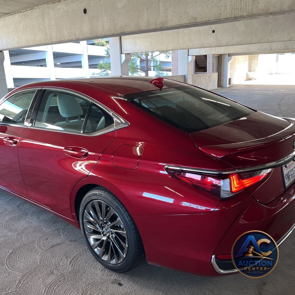 2024 Lexus ES 300h Luxury