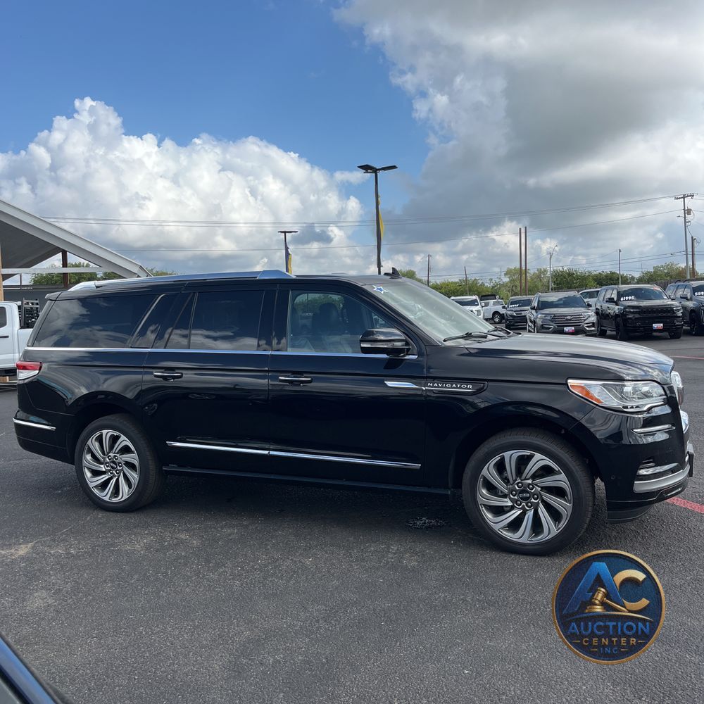 2023 Lincoln Navigator L Reserve