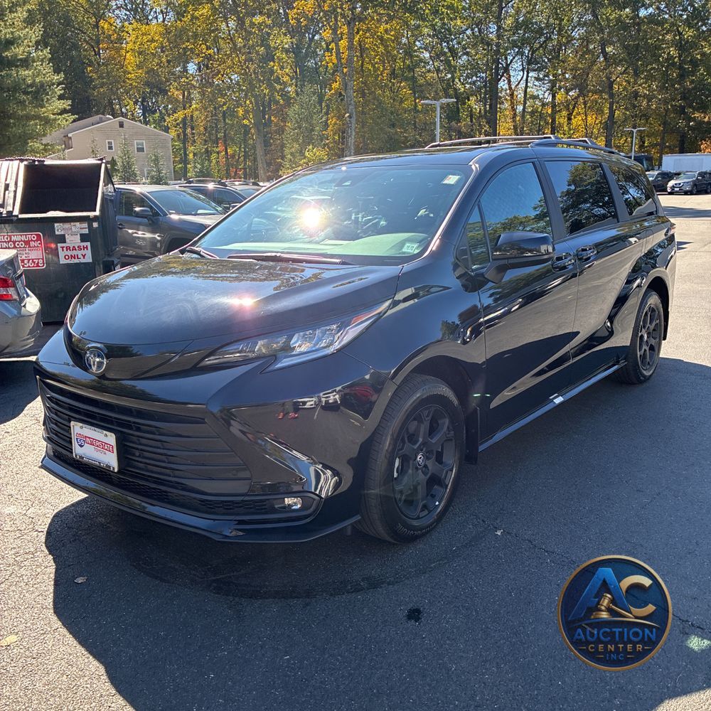 2025 Toyota Sienna Woodland Edition