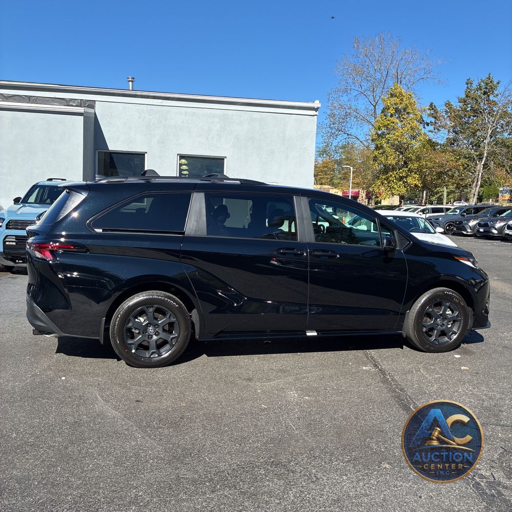 2025 Toyota Sienna Woodland Edition