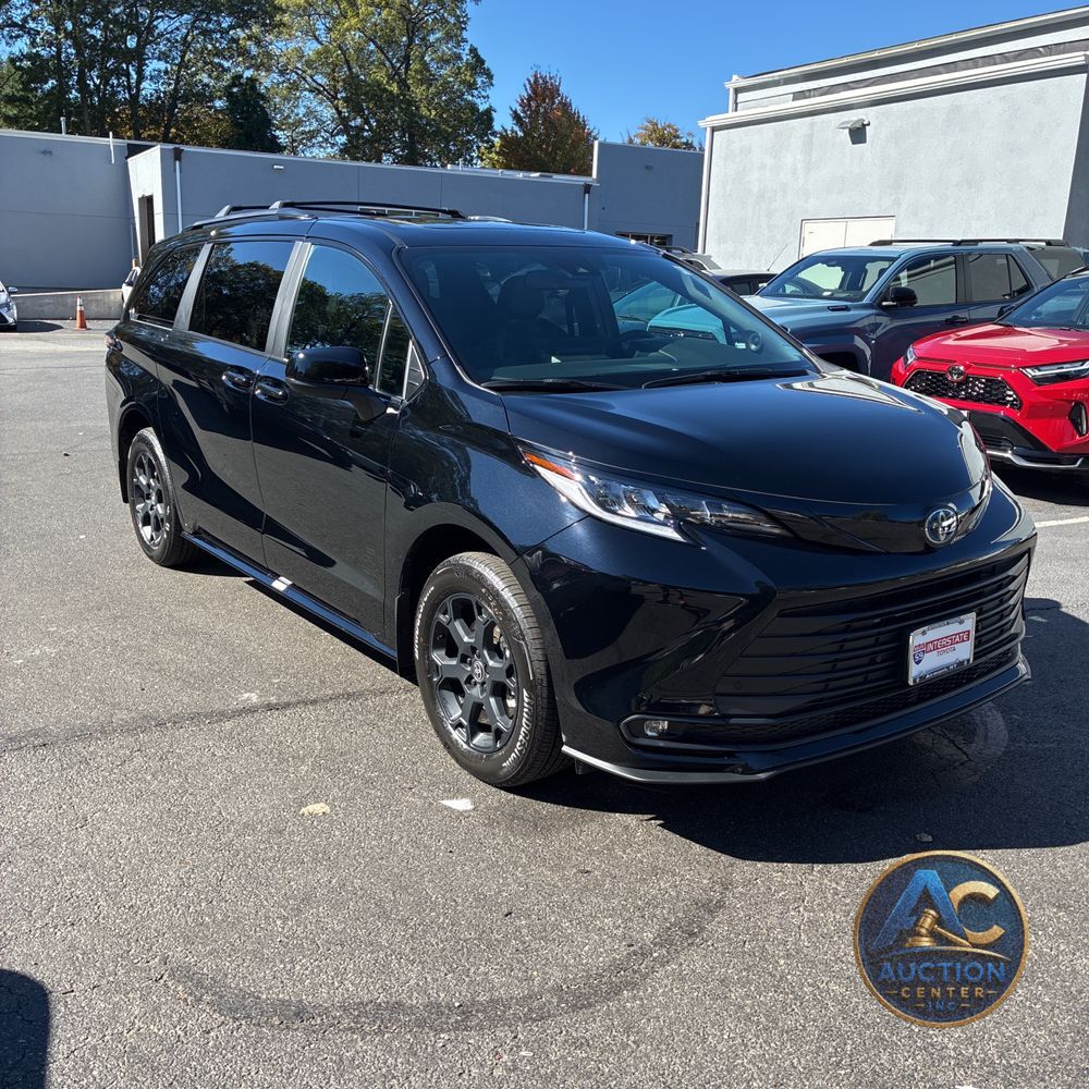 2025 Toyota Sienna Woodland Edition