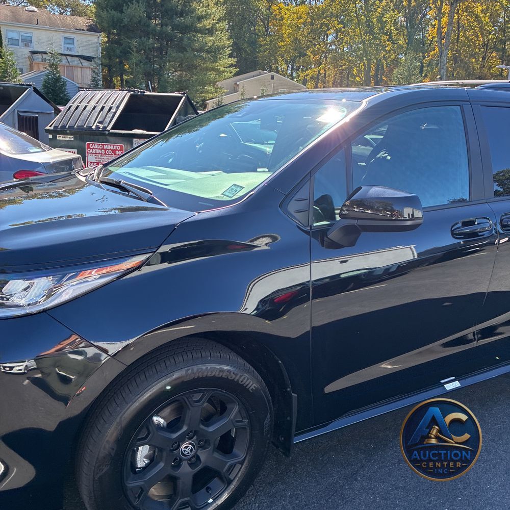 2025 Toyota Sienna Woodland Edition