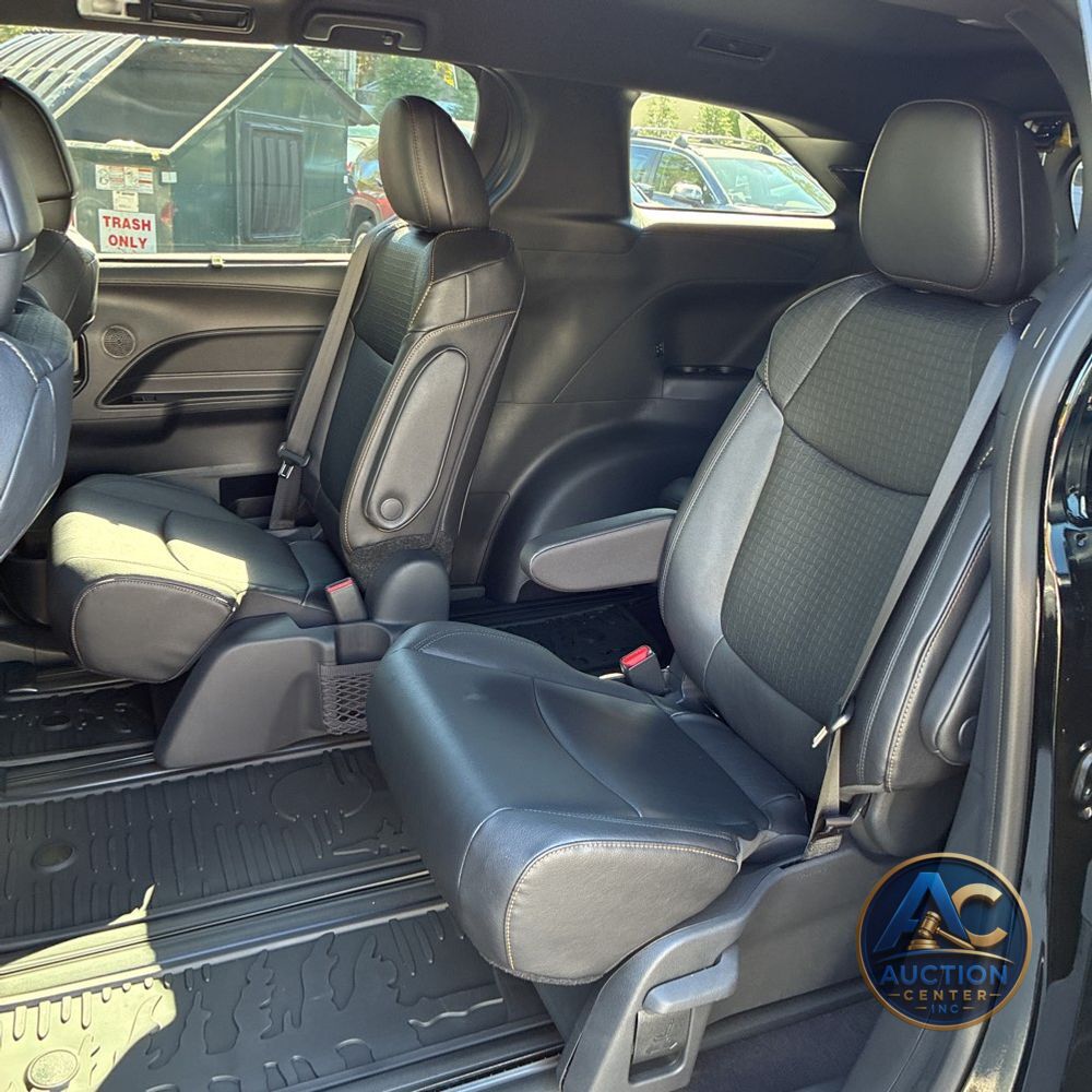 2025 Toyota Sienna Woodland Edition